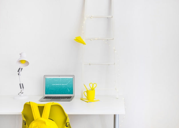 Laptop Mockup For Website Presentation With Back To School Concept Psd