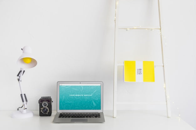 Laptop Mockup For Website Presentation With Back To School Concept Psd