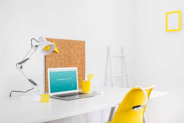 Laptop Mockup For Website Presentation With Back To School Concept Psd