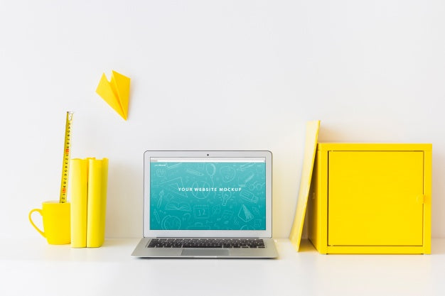 Laptop Mockup For Website Presentation With Back To School Concept Psd