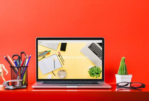Laptop Mockup On Desk Psd