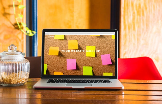 Laptop Mockup On Wooden Table Psd