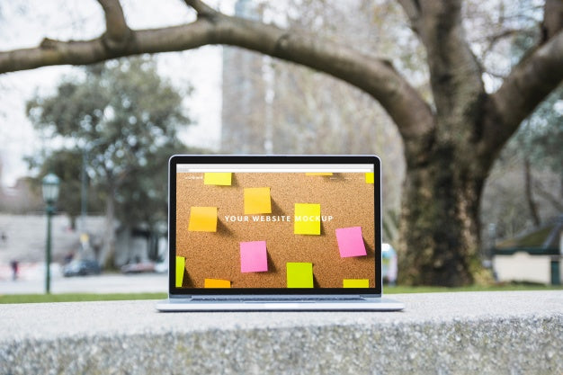 Laptop Mockup Outdoors Psd