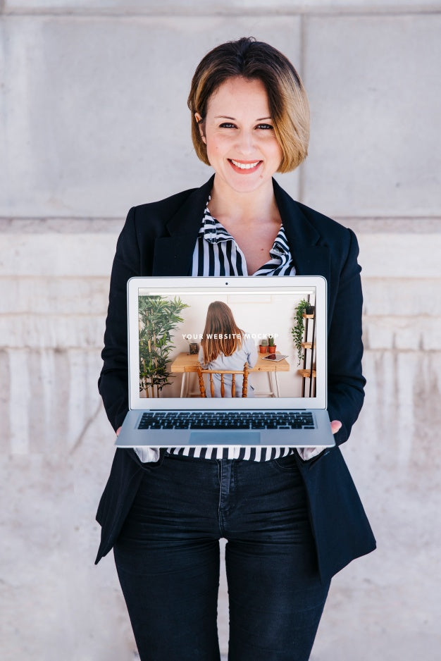 Laptop Mockup With Businesswoman Psd