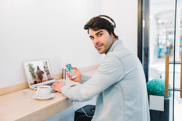 Laptop Mockup With Man Wearing Headphones Psd