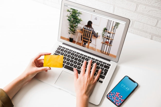 Laptop Mockup With Payment Concept Psd