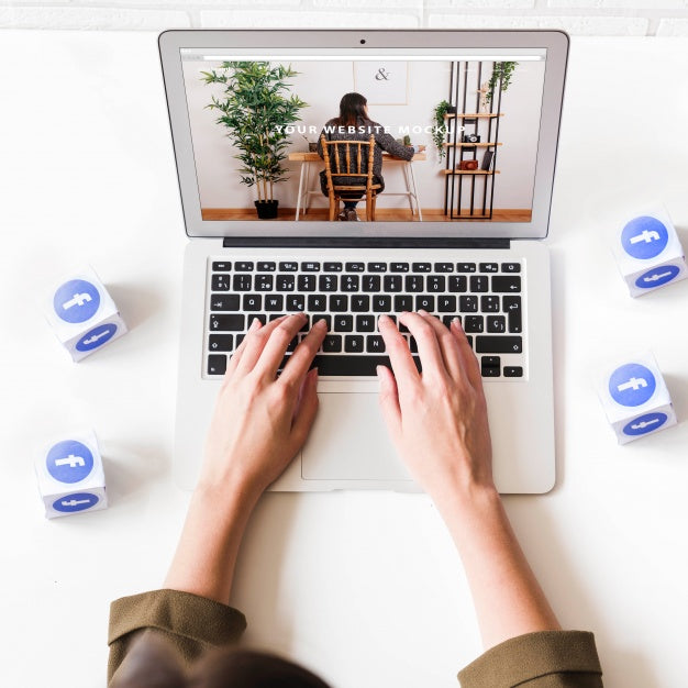 Laptop Mockup With Social Network Concept Psd