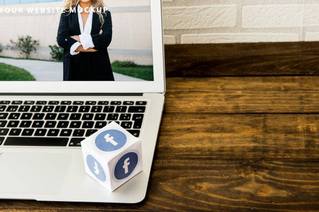 Laptop Mockup With Social Network Concept Psd