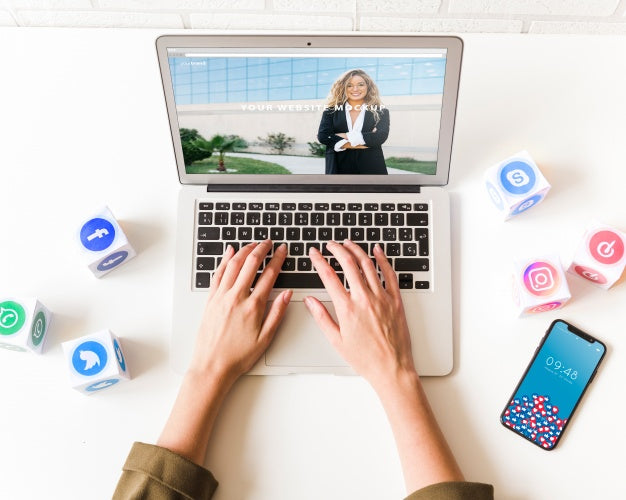 Laptop Mockup With Social Network Concept Psd