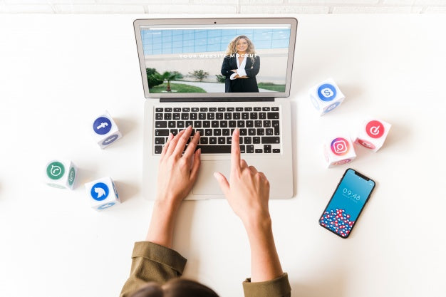 Laptop Mockup With Social Network Concept Psd