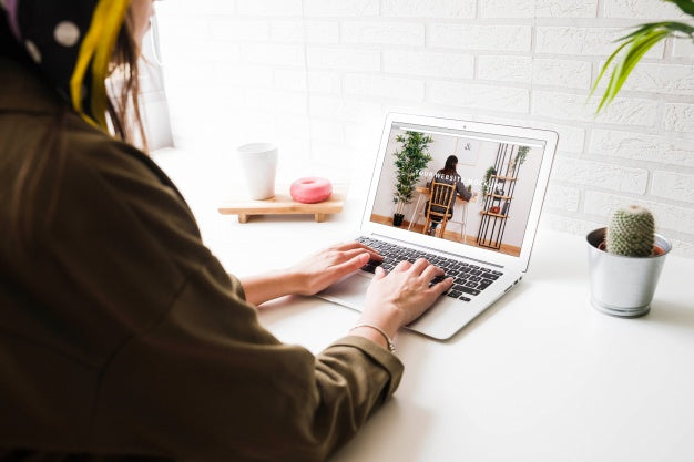 Laptop Mockup With Woman Psd