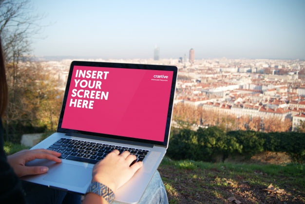 Laptop Screen Mock Up Design Psd