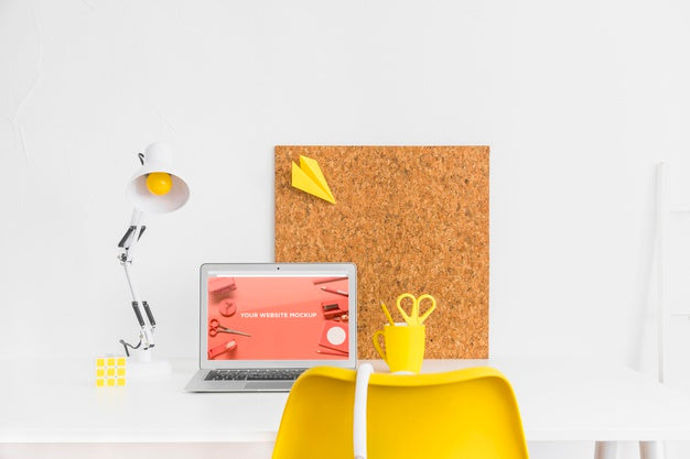 Laptop With Mockup Screen In Clean And Tidy Workspace. Education Theme Psd
