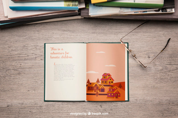 Literature Mockup With Glasses Psd