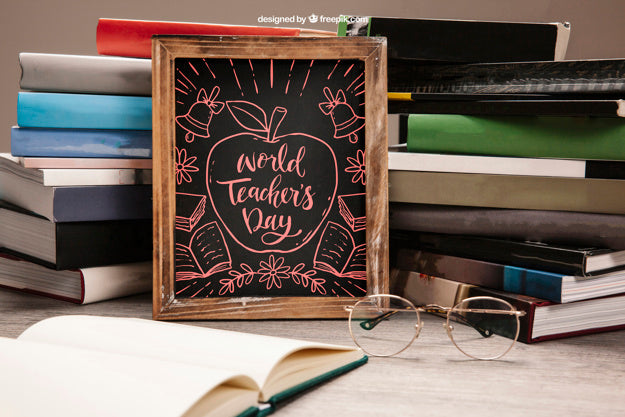 Literature Mockup With Leaning Slate Psd