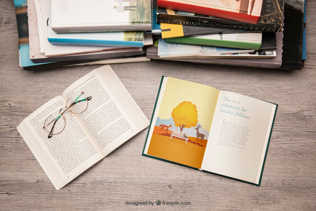 Literature Mockup With Reading Glasses Psd