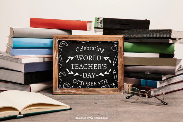 Literature Mockup With Slate Psd