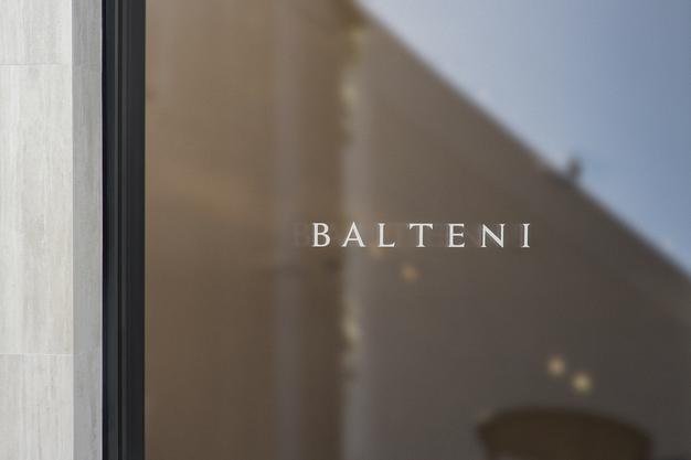 Logo Mockup Luxury Window Sign Psd