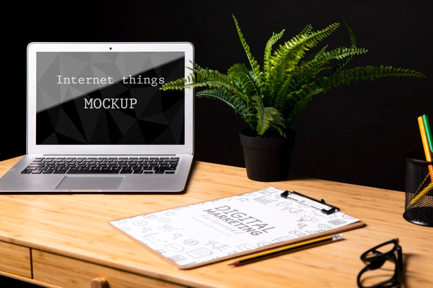 Macbook Mock-Up Next To Notepad Psd