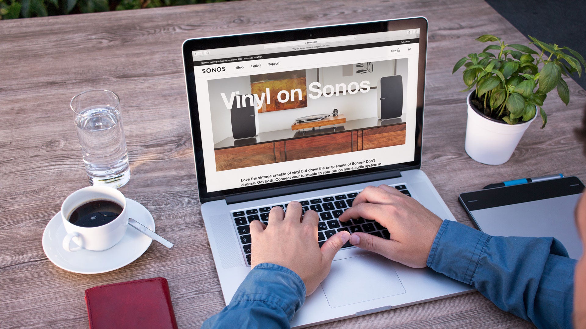 Malelancer Working on a 15" Macbook Pro Mockup