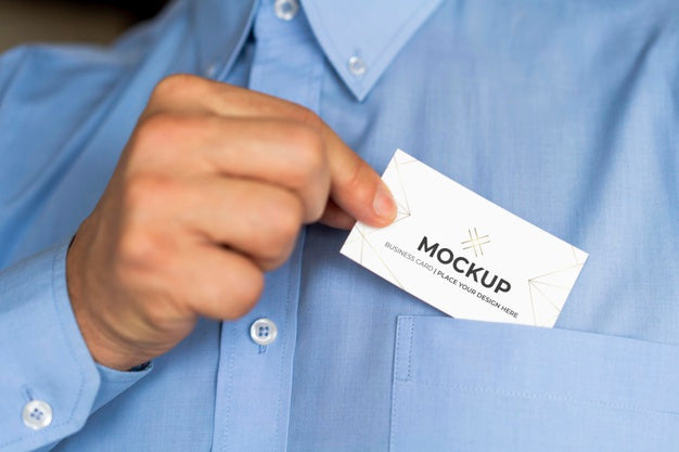 Man Putting Business Card Mock-Up In His Pocket Psd