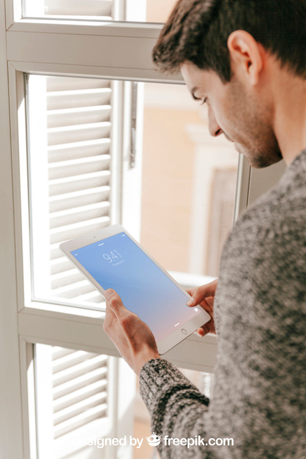 Man Using Tablet Psd