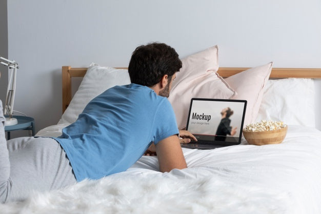 Medium Shot Man Watching Movie On Laptop Psd