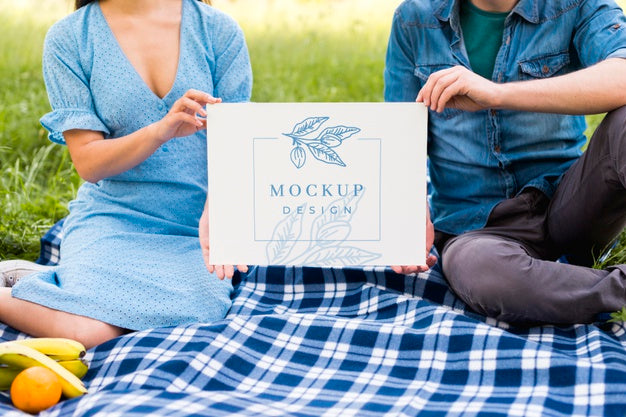 Medium Shot Of Couple Holding Picnic Mock-Up Psd