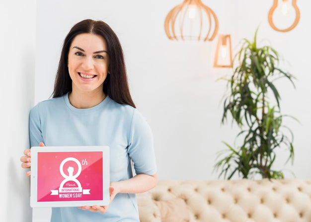 Medium Shot Smiley Woman With Tablet Psd