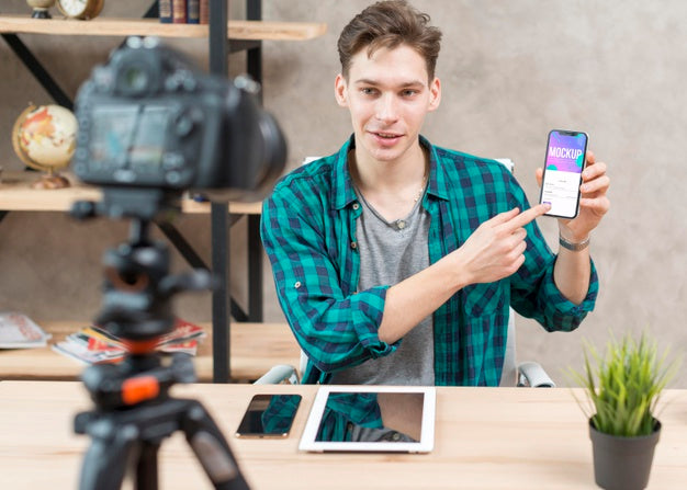 Mid Shot Blogger Holding Mock-Up Phone Psd