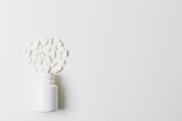 Minimalist Bottle Of Pills Copy Space Mock-Up Psd