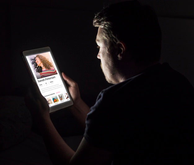 Mock-Up Internet Addiction Psd