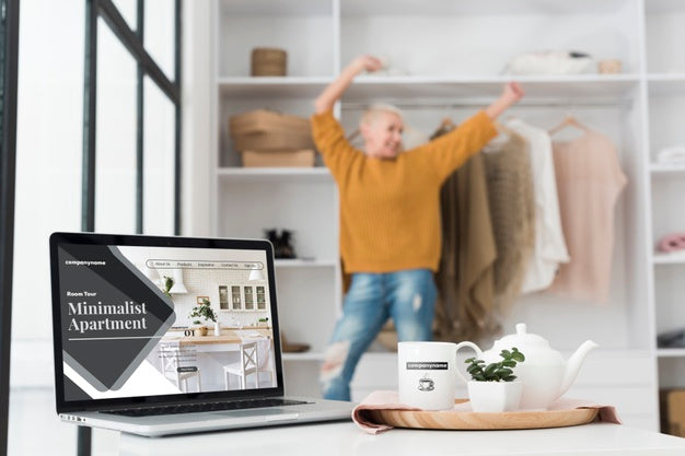 Mock-Up Minimalist Apartments And Blurred Woman Psd