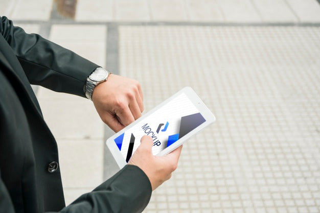 Mock-Up Template On Electronic Device Psd