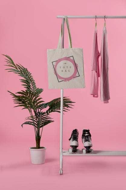 Mock-Up Tote Bag Hanged Psd