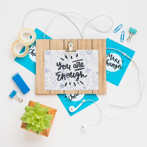 Mock-Up Wooden Board With Message On Psd