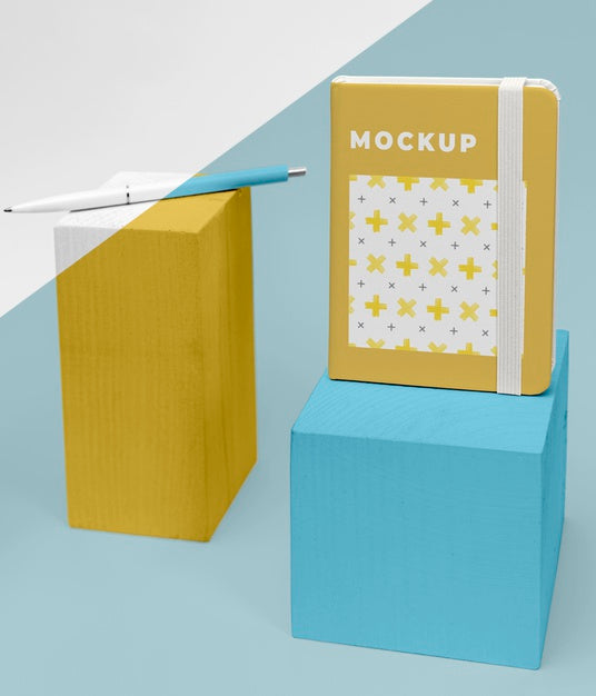 Mockup Agenda And Pen Psd