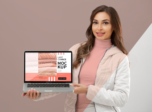 Model Wearing Winter Clothes Mockup Psd