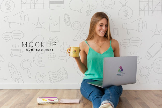 Modern Blogger Concept Mock-Up Psd