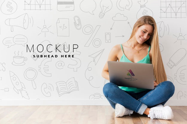 Modern Blogger Concept Mock-Up Psd