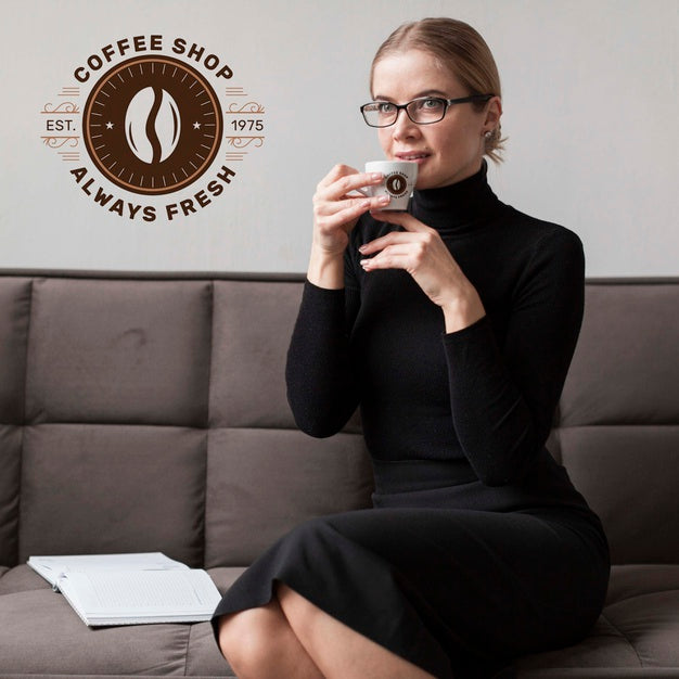 Modern Woman Concept Mock-Up Psd