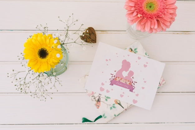 Mothers Day Card Mockup With Flowers Psd