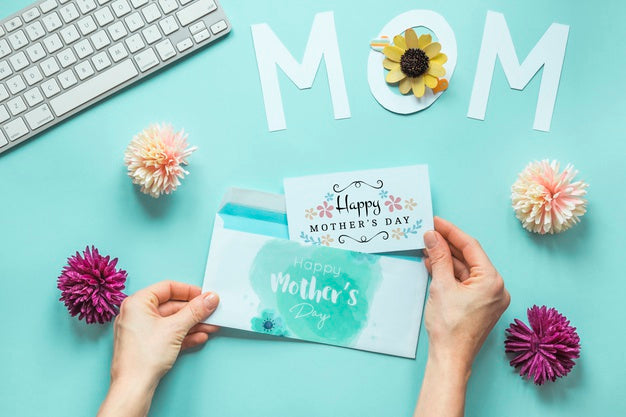 Mothers Day Card Mockup With Flowers Psd
