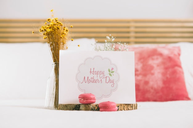 Mothers Day Card Mockup With Flowers Psd