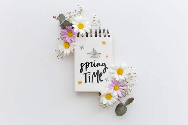 Notepad Mockup With Spring Flowers Psd