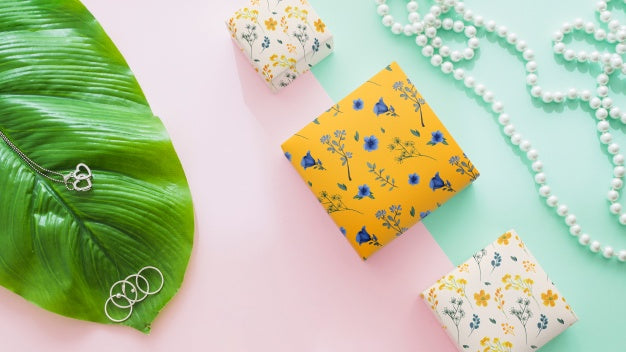 Packaging Mockup With Jewelry Concept And Leaf Psd