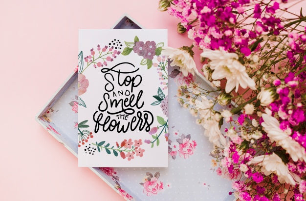 Paper Card Mockup With Floral Decoration Psd