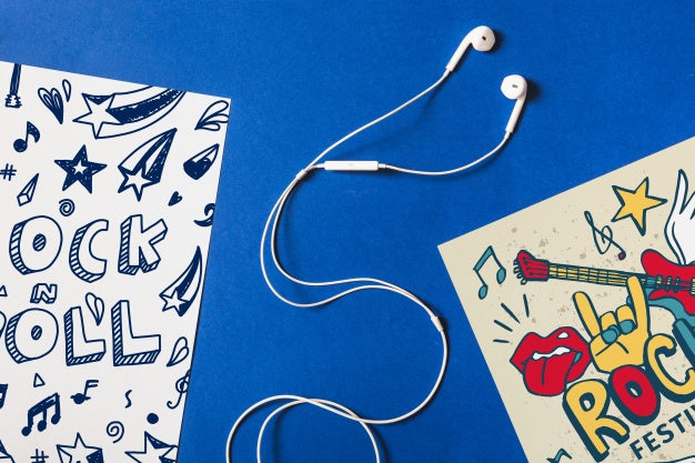 Paper Mockup With Earphones In Middle Psd