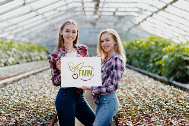 Portrait Of Cute Young Girls Posing At A Farm Psd