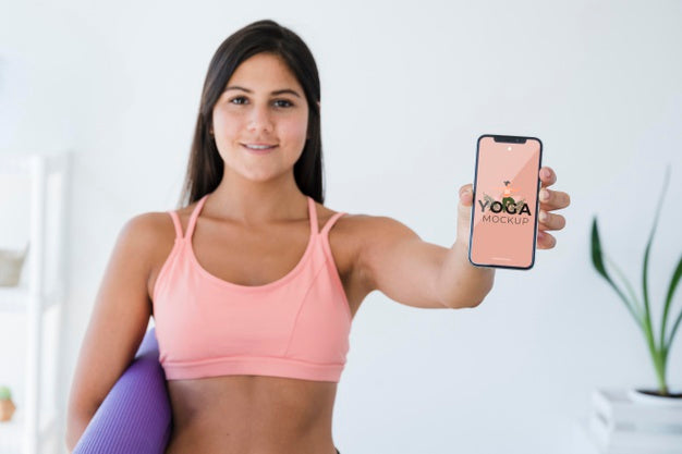 Portrait Of Pretty Woman Holding Phone Psd